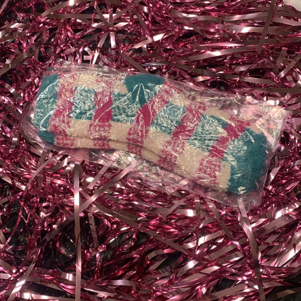 🌹 MARY KAY • New Cozy Warm Fuzzy Socks with free Mango Lotion • NWOT